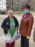 Ольга Сынкина доставила продукты питания и кулич
